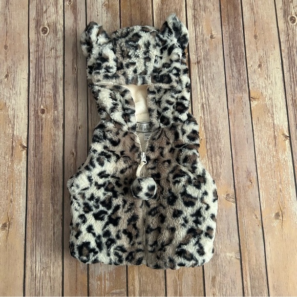 Widgeon Faux Fur Animal Print Vest - Picture 1 of 7